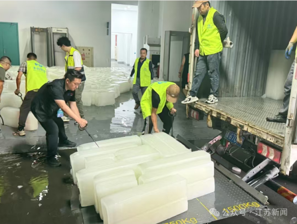 哈福配资 苏超迎“烤验”：南京对苏州今晚开打，南京奥体准备一万块冰降温